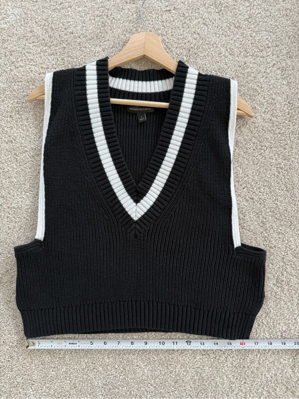 Banana Republic Black & White V-Neck Sweater Vest - Ribbed Knit - Picture 4 of 8
